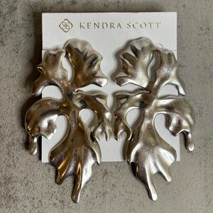 Kendra Scott Savannah Statement Earrings